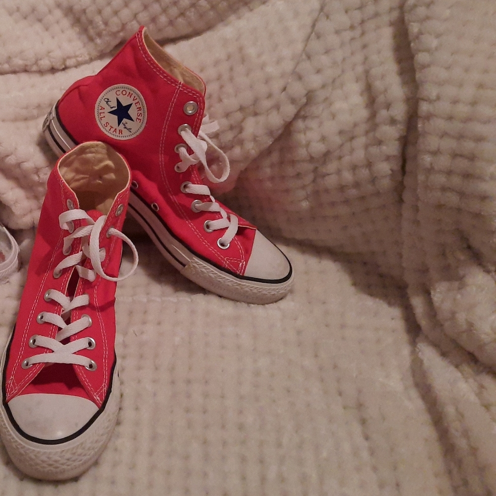 Women's 8.5 Converse High tops